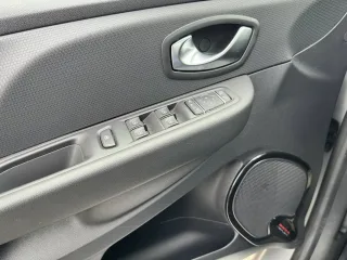 RENAULT Clio – Fahrzeugbild 11