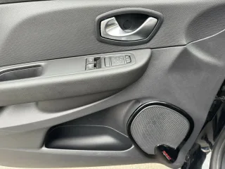 RENAULT Clio – Fahrzeugbild 12