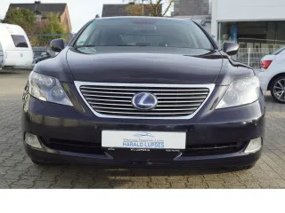 LEXUS LS – Fahrzeugbild 2