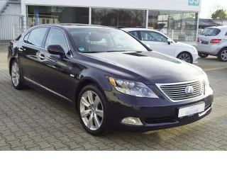 LEXUS LS – Fahrzeugbild 3