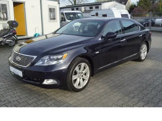 LEXUS LS – Fahrzeugbild 4