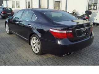LEXUS LS – Fahrzeugbild 6
