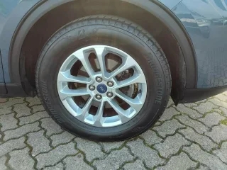 FORD KUGA – Fahrzeugbild 4