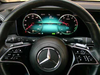 MERCEDES-BENZ E 300 – Fahrzeugbild 10