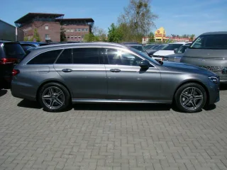MERCEDES-BENZ E 300 – Fahrzeugbild 4