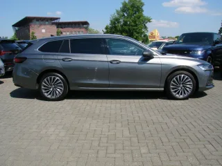SKODA Superb – Fahrzeugbild 4
