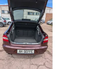 SKODA Superb – Fahrzeugbild 10