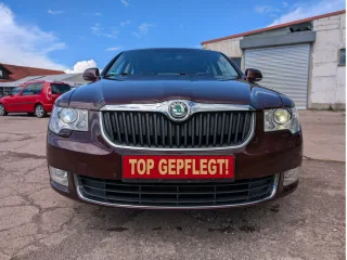SKODA Superb – Fahrzeugbild 2