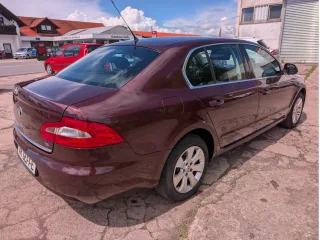 SKODA Superb – Fahrzeugbild 9