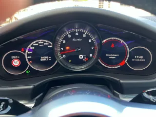 PORSCHE Panamera – Fahrzeugbild 14