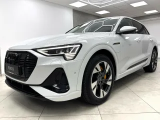 AUDI e-tron – Fahrzeugbild 2