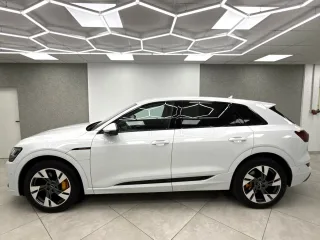AUDI e-tron – Fahrzeugbild 3