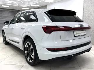 AUDI e-tron – Fahrzeugbild 4