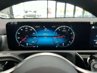 MERCEDES-BENZ A 180 – Fahrzeugbild 9