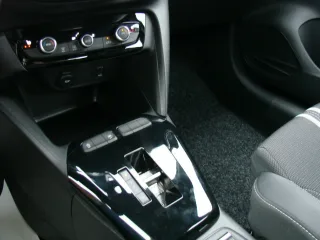 OPEL Corsa – Fahrzeugbild 11