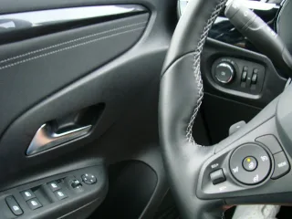 OPEL Corsa – Fahrzeugbild 9