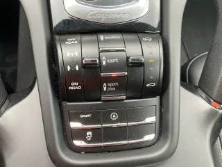 PORSCHE Cayenne – Fahrzeugbild 6