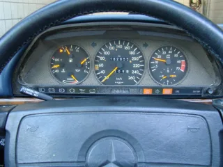 MERCEDES-BENZ 560 – Fahrzeugbild 13