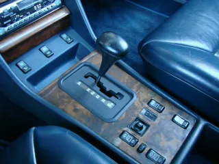 MERCEDES-BENZ 560 – Fahrzeugbild 15