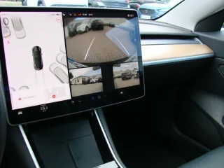 TESLA Model – Fahrzeugbild 11