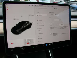 TESLA Model – Fahrzeugbild 12