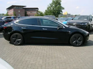 TESLA Model – Fahrzeugbild 4