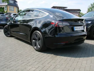 TESLA Model – Fahrzeugbild 6