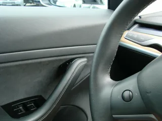 TESLA Model – Fahrzeugbild 9
