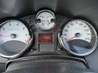 PEUGEOT 207CC – Fahrzeugbild 7