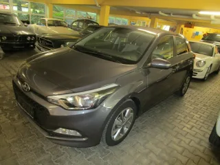 HYUNDAI i20 – Fahrzeugbild 1