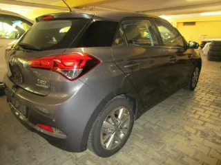 HYUNDAI i20 – Fahrzeugbild 4