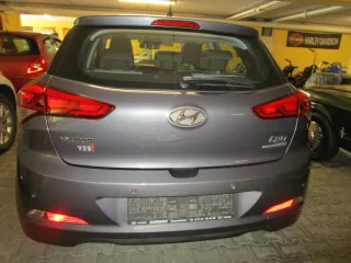 HYUNDAI i20 – Fahrzeugbild 6