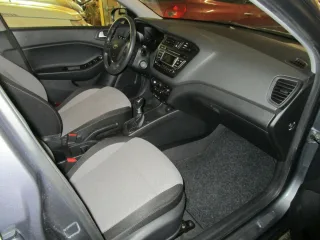 HYUNDAI i20 – Fahrzeugbild 9