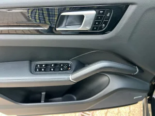 PORSCHE Cayenne – Fahrzeugbild 15