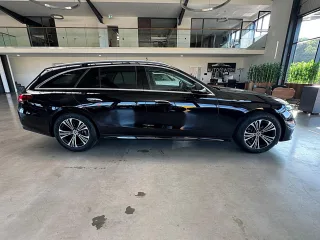 MERCEDES-BENZ E 220 – Fahrzeugbild 3
