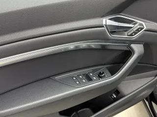 AUDI e-tron – Fahrzeugbild 13