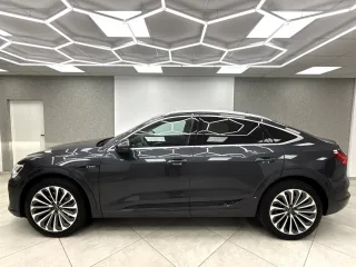 AUDI e-tron – Fahrzeugbild 3