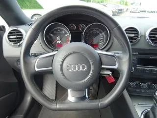 AUDI TT – Fahrzeugbild 7