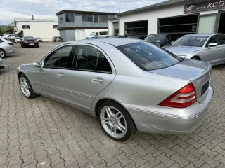 MERCEDES-BENZ C 180 – Fahrzeugbild 4