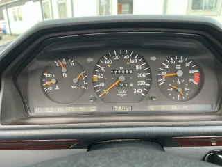MERCEDES-BENZ E 200 – Fahrzeugbild 14