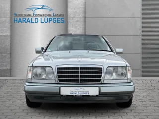 MERCEDES-BENZ E 200 – Fahrzeugbild 2