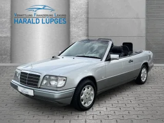 MERCEDES-BENZ E 200 – Fahrzeugbild 4