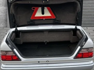 MERCEDES-BENZ E 200 – Fahrzeugbild 8