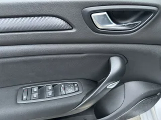 RENAULT Megane – Fahrzeugbild 12