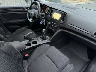 RENAULT Megane – Fahrzeugbild 5