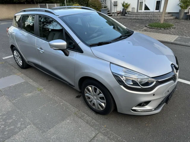 RENAULT Clio – Fahrzeugbild 1
